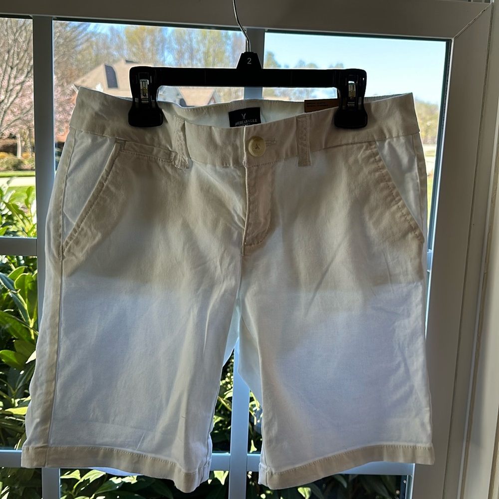 American Eagle Bermuda shorts NWT white